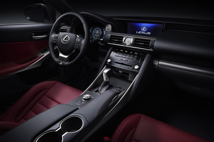 Harciasabban támad a Lexus 17 Lexus IS 2016
