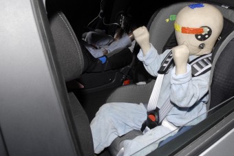 Milyen kocsit vegyél, hogy túlélje a gyerek?