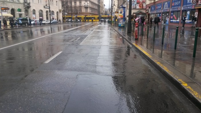 Továbbra is szedi áldozatait a becsapós kereszteződés 3 | Vezess Mi történt itt? Az útra borult egy tartálykocsira való hígító?