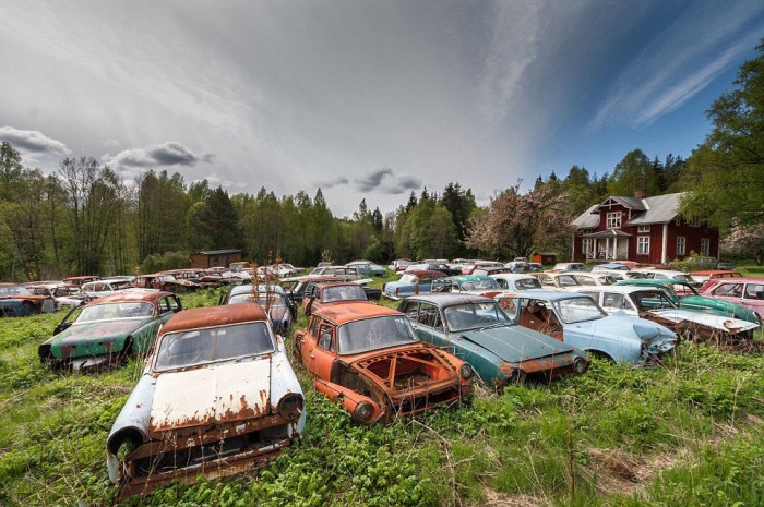 Ezer autó pihen a svéd temetőben 6 | Vezess Ezer autó pihen a svéd temetőben 6