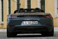 Mit tud egy Porsche négy hengerrel? 74