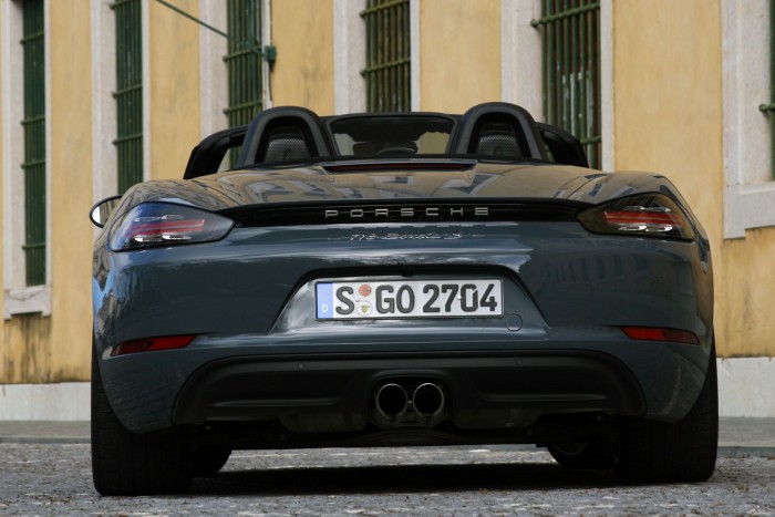 Mit tud egy Porsche négy hengerrel? 11 A flottafogyasztás-csökkentési előírások kikényszerítették a szabványos mérésben takarékosabb, kisebb hengerűrtartalmú, feltöltött négyhengeres használatát