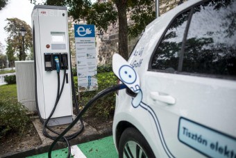 Irreális a villanyautók gyors terjedése a VW szerint