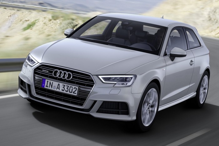 Megújult a győri Audi 7 Vadonatúj darab a 190 lóerős 2.0 TFSI, amely 1500 és 4200 között 320 Nm-t küld a szintén új fejlesztésű, hétfokozatú DSG váltó felé, ahonnan akár mind a négy kerékre is mehet tovább. Új belépő dízel a 110 lóerős 1.6 TDI, régi ismerős a kétliteres dízel 150 vagy 184 lóerővel (340, illetve 380 Nm).