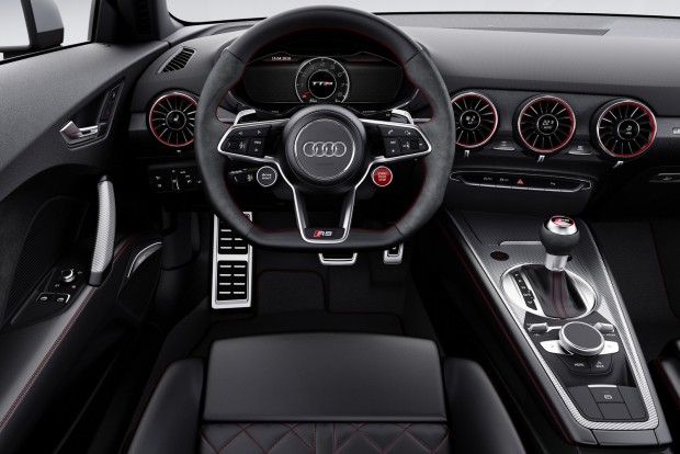 400 lóerős a vadonatúj Audi TT RS 15 | Vezess A sportkormányon kapott helyet a motorindító gomb, valamint az üzemmódváltó kapcsoló.