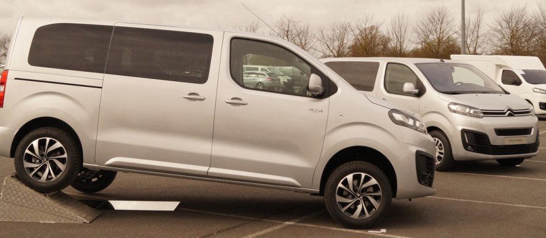 Megtapogattuk az új Peugeot és Citroen furgonokat, kisbuszokat