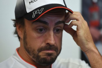 F1: Megkönyörültek Alonsón, az edzésen vezethet