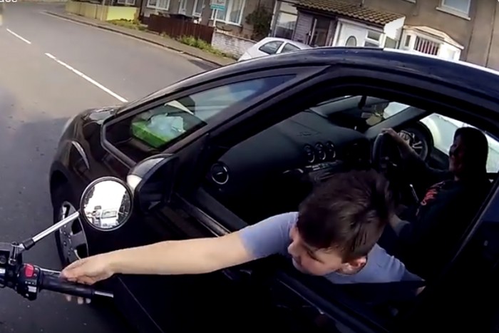 Ez a jó arc motoros egy pillanat alatt feldobta a srác napját