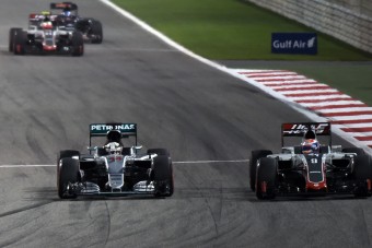 F1: Szombati futam az időmérő helyett?