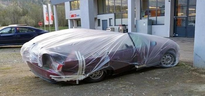 Fájdalmas baleset: betontömb pusztította el az Audit 4 | Vezess block_on_car_04