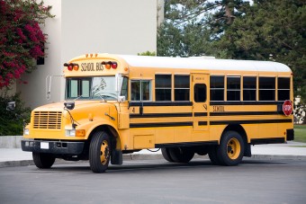 Robbanóanyagot felejtett egy iskolabuszon a CIA 