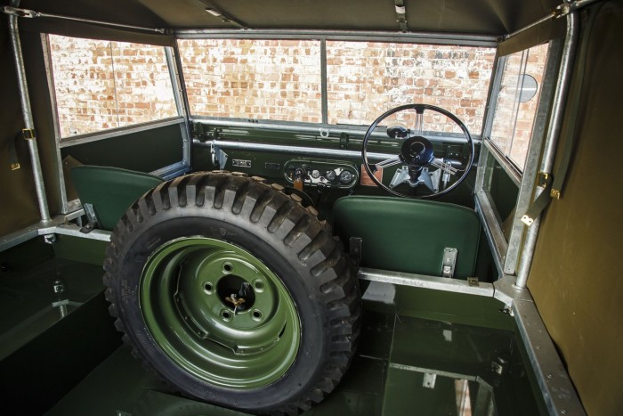Újjászületett Landik: jobbak, mint új korukban 2 Land Rover Series I 'Reborn"