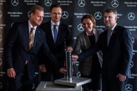 Autót rejtettek a kecskeméti Mercedes-gyár alá 11