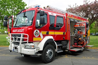 Új magyar tűzoltóautók az utakon