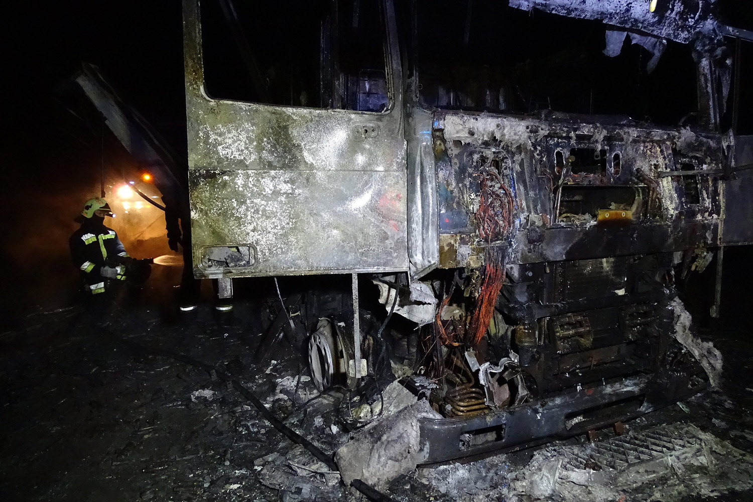 Porrá égett egy kamion az M5-ösön – fotók 4