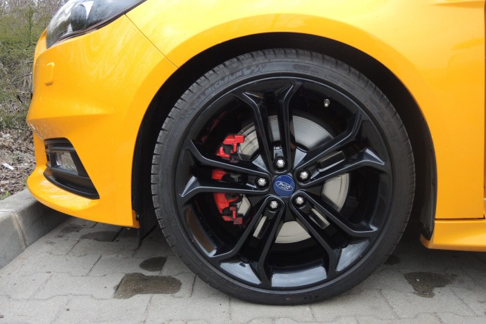 Nem túlságosan alpos a kocsi orra, hétköznapokon is használható