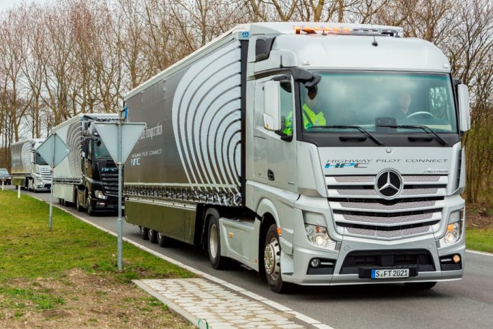 Sikeres volt az összekapcsolt teherautók európai tesztje 3