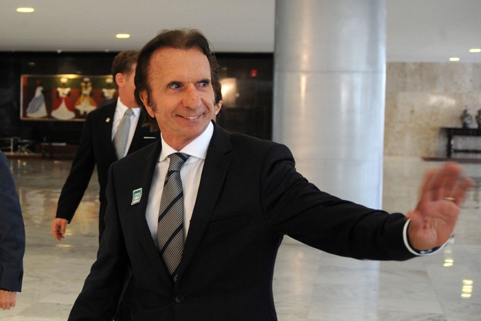 Bajban az F1-legenda, kipakolták a házát