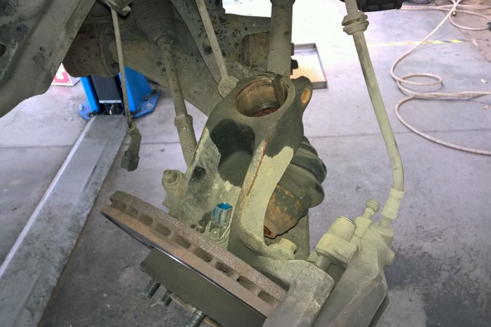 Mennyi pénzt visz el egy használt autó? 6 | Vezess Minél olcsóbb egy autó, annál inkább hajlamos a tulajdonosa csak a javításokra áldozni, a karbantartásra nem. Ezen kár csodálkozni, használtan az átlagembernek alig érnek többet a gondosan szervizelt, akár márkaszervizbe hordott autók a többinél