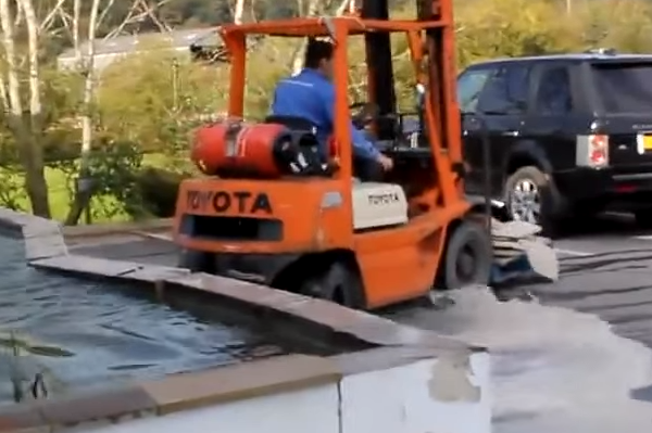 Vízözönt okozott a hibázó targoncás