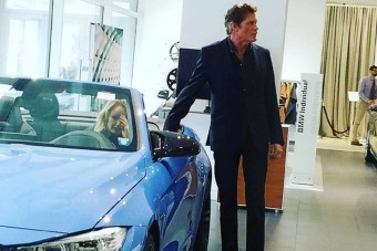Mi köze van Hasselhoffnak a BMW M4-hez? 
