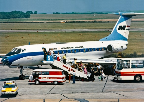 Retró köntösben születik újjá a MALÉV Ikarus busza 1