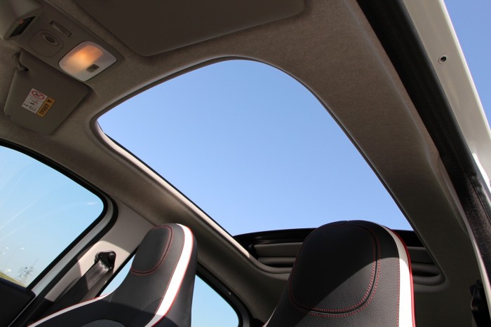 280 ezer forintért kémlelhetjük az eget fejünk felett.