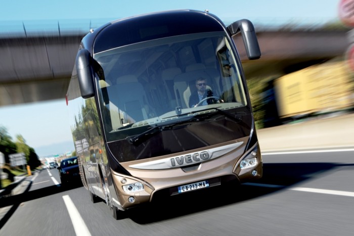 Talmácsi buszvezetőnek áll Zsámbékon