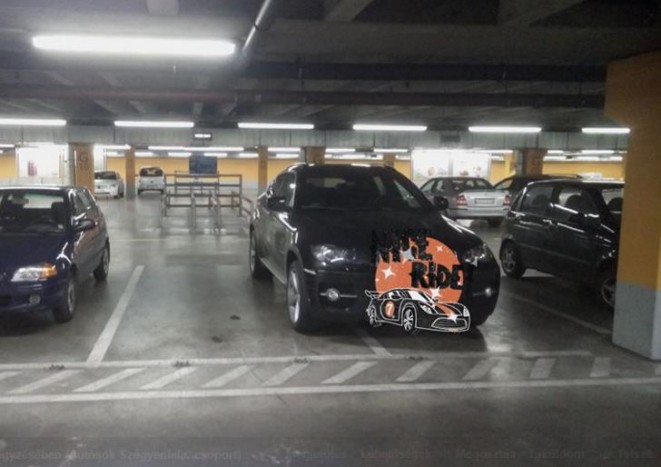 A drága autóknak dupla parkolóhely jár?