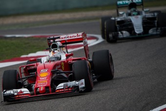 F1: Egy futamgyőzelemmel is bajnok lehet a Ferrari