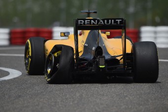 F1: Defektek az első kínai edzésen