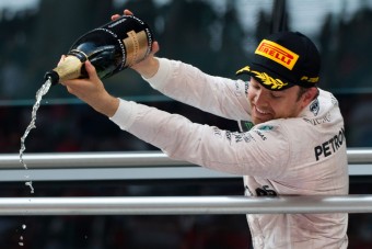F1: Káoszfutamon győzött Rosberg, Hamilton lemaradt
