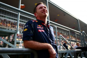 F1: A Mercin és a Ferrarin röhög a Red Bull-főnök