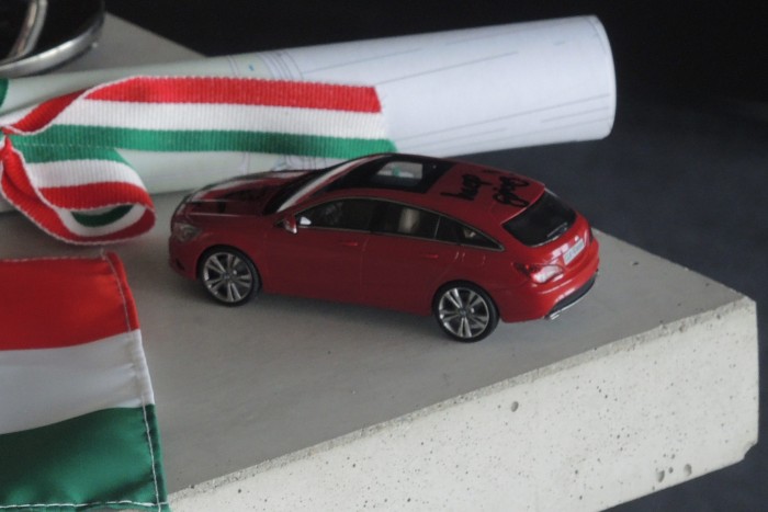 Autót rejtettek a kecskeméti Mercedes-gyár alá