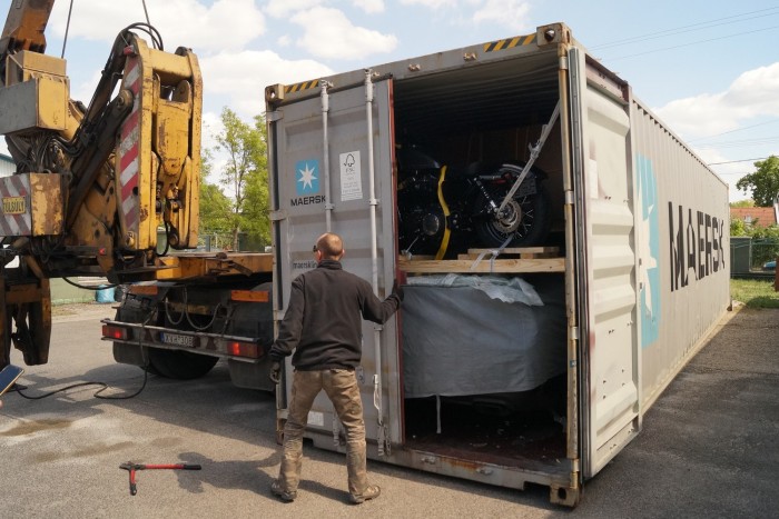 Így érkezik meg az Amerikából hozott álomautó 9 | Vezess Amikor kiömlik a dobozból az amerikai levegő (ha nem nyitották fel a holland vámosok, persze)