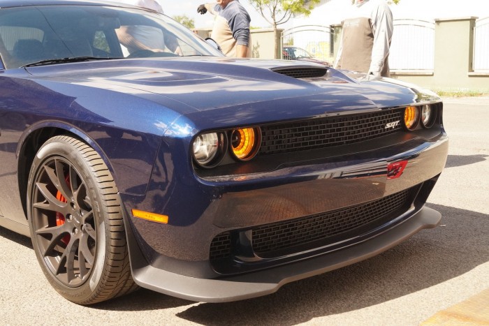 Így érkezik meg az Amerikából hozott álomautó 12 | Vezess Amikor a szürke műanyag lökhárító is menő