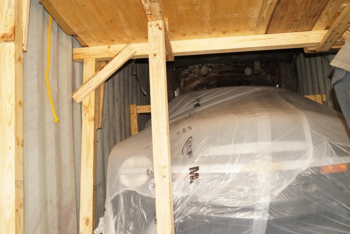 Így érkezik meg az Amerikából hozott álomautó 6 | Vezess Ott búvik az SSR, mögötte egy Bobby-Merci