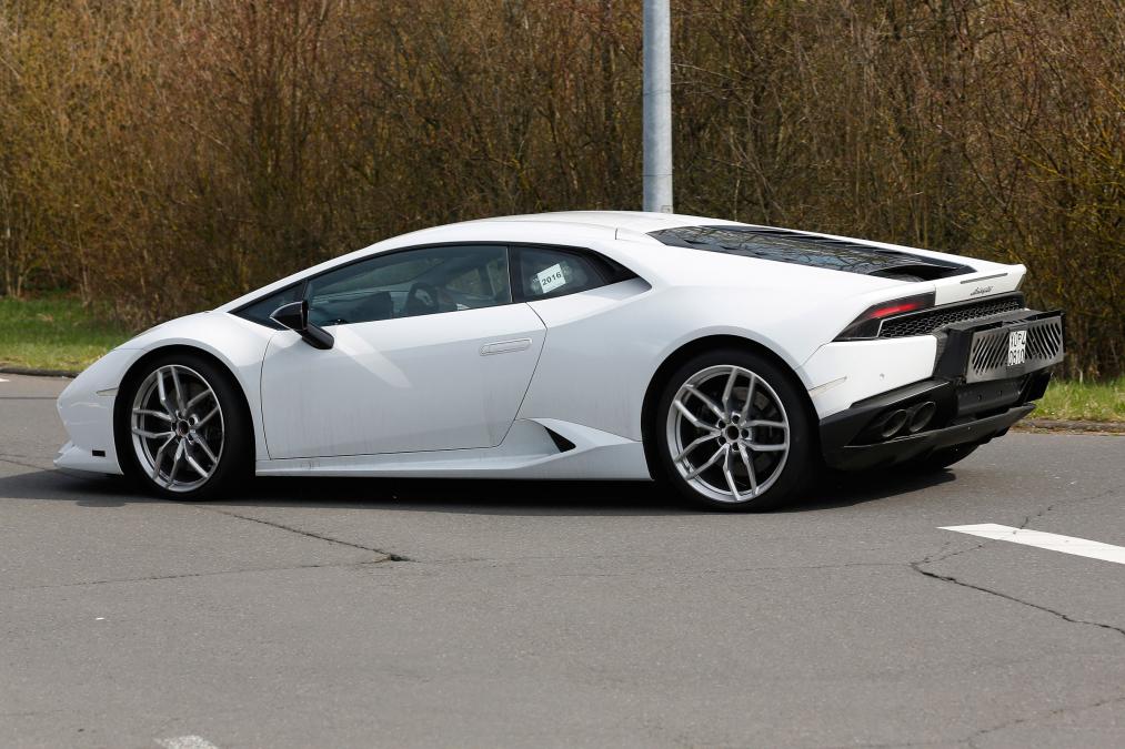 Jön a könnyebb, tökösebb kis Lambo 6