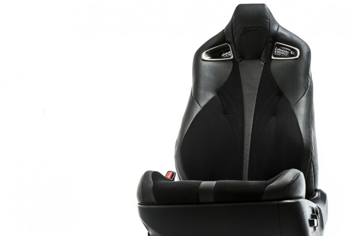 Tökéletes oldaltartást ígér a Lexus új sportülése