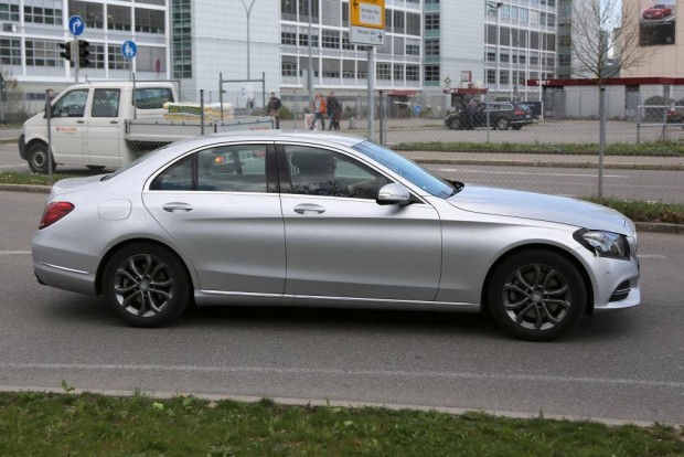 Megújul a C-osztály, látod-e? 1 Mercedes C-osztály ráncfelvarrás