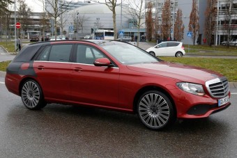 Nyáron jön az új E-osztályos kombi