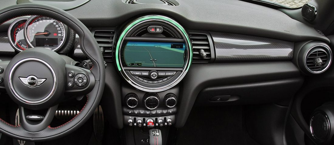 Mindjárt nyár, vesd le a ruhád: MINI Cabrio