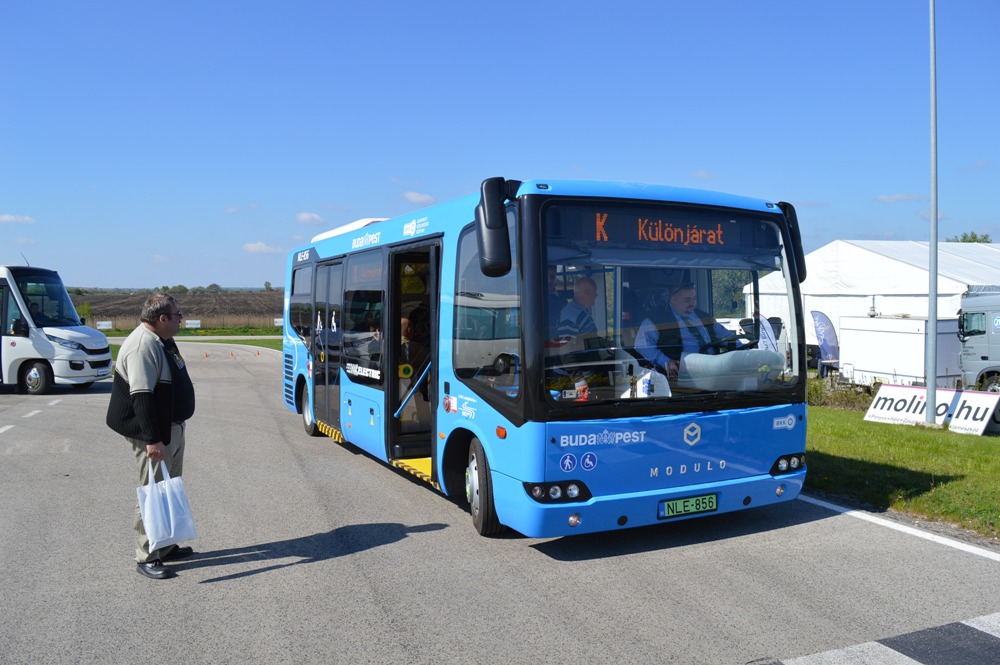 Magyar buszpremierek Zsámbékon 8