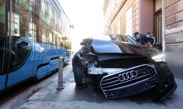 Részeg sofőr elől mentette babáját a hős apa