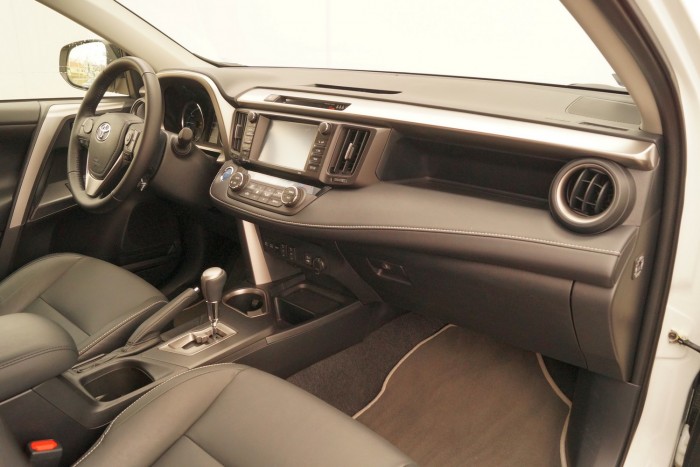 Remek térérzetet ad a lebegő hatású műszerfal