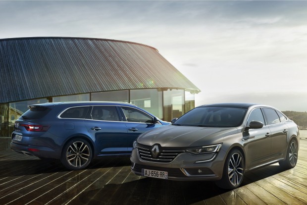 Újabb fotókon a Renault óriáskombija 1 Dízelmotorok 110, 130 és 160 lóerővel, az átlagfogyasztásuk 3,7, 4,1 és 4,5 liter 100 kilométeren. Benzinesből kettő van, 150 és 200 lóerővel, hivatalosan mindkettő 5,8-at fogyaszt.