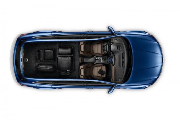 Újabb fotókon a Renault óriáskombija 13 | Vezess A hátsó ülések a csomagtartóból, egy kar meghúzásával dönthetők, ilyenkor 201 centi hosszú a padló