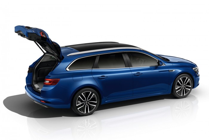 Újabb fotókon a Renault óriáskombija 12 | Vezess Hátul több mint egyméteres a túlnyúlás. A raktér pereme 572 mm magasan van, a csomagtér ajtaja 2111 mm magasra nyílik.