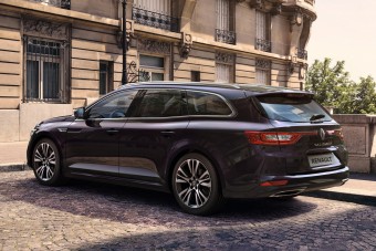 Újabb fotókon a Renault óriáskombija