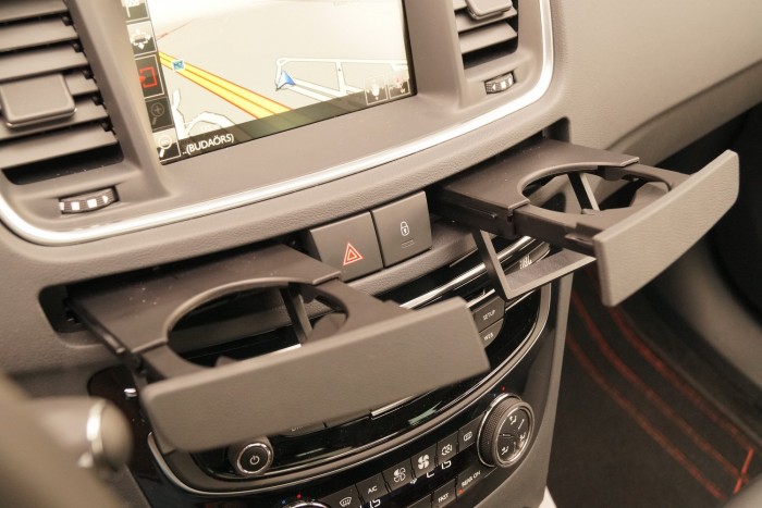 A hülye pohártatós divat már elmúlt, ez is olyan kellemesen retrós az 508-asban